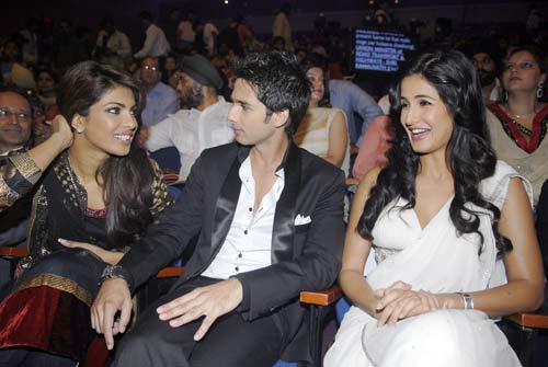 राजीव गांधी अवार्ड से खिले चेहरे