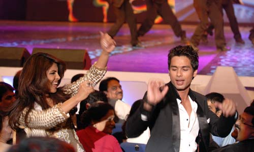 राजीव गांधी अवार्ड से खिले चेहरे