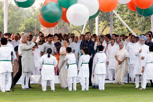 राजीव गांधी के 65वें जन्मदिन पर राष्ट्र ने याद किया