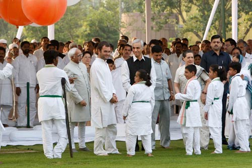 राजीव गांधी के 65वें जन्मदिन पर राष्ट्र ने याद किया