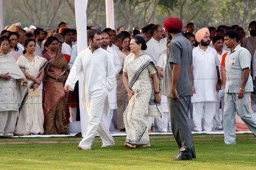 राजीव गांधी के 65वें जन्मदिन पर राष्ट्र ने याद किया