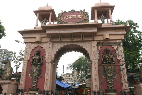 मुंबई में गणेशोत्‍सव की धूम