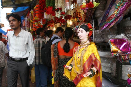 मुंबई में गणेशोत्‍सव की धूम