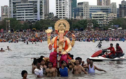मुंबई ने किया गणपति का विसर्जन