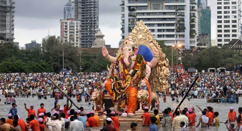 मुंबई ने किया गणपति का विसर्जन