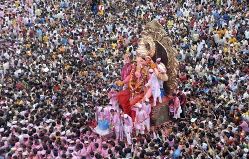 मुंबई ने किया गणपति का विसर्जन