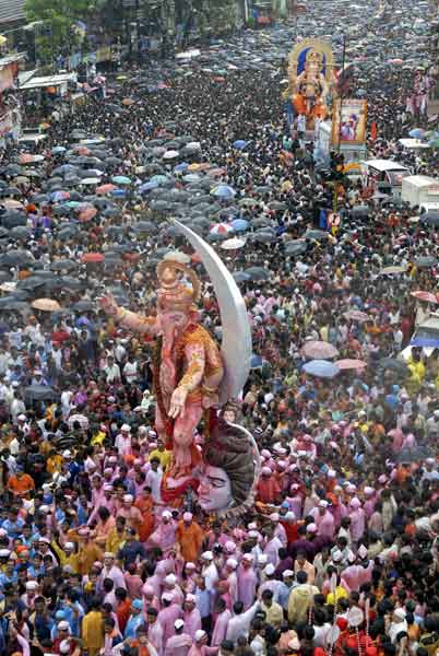 मुंबई ने किया गणपति का विसर्जन