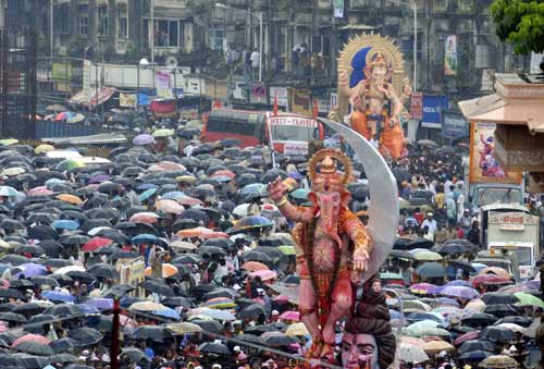 मुंबई ने किया गणपति का विसर्जन