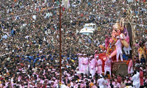 मुंबई ने किया गणपति का विसर्जन
