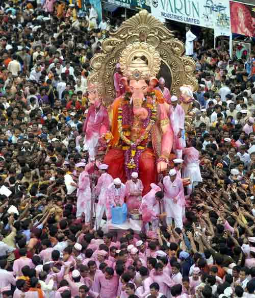 मुंबई ने किया गणपति का विसर्जन