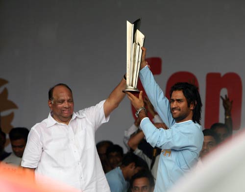 फोर्ब्‍स की सूची में नंबर एक धोनी