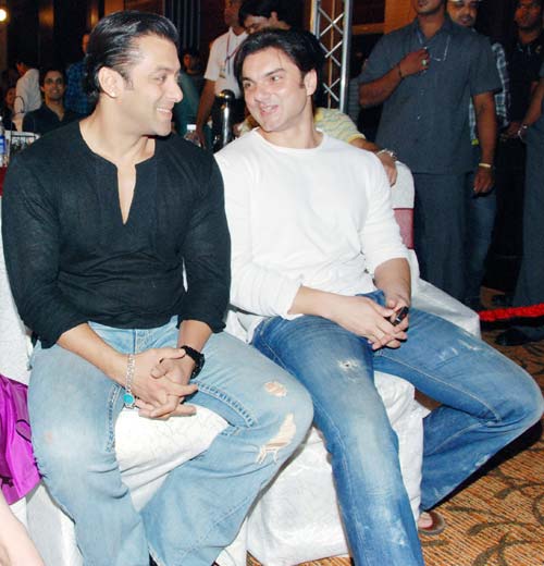 अवार्ड समारोह में सितारों का जमघट