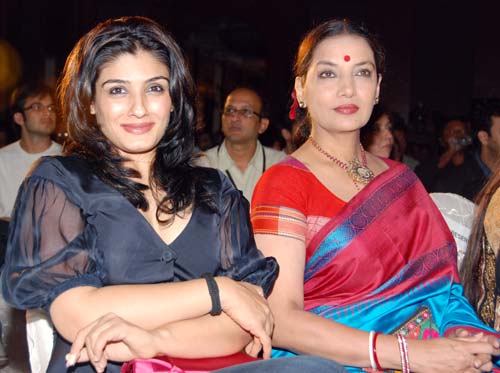 अवार्ड समारोह में सितारों का जमघट