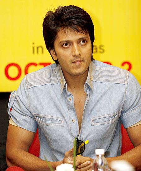 लारा-गोविंदा-रितेश की 'डू नॉट डिस्‍टर्ब'