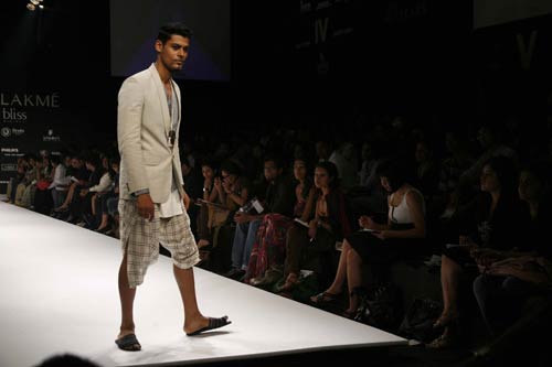 लैक्‍मे फैशन वीक '09: इम्‍चा इमचेन का कलेक्‍शन