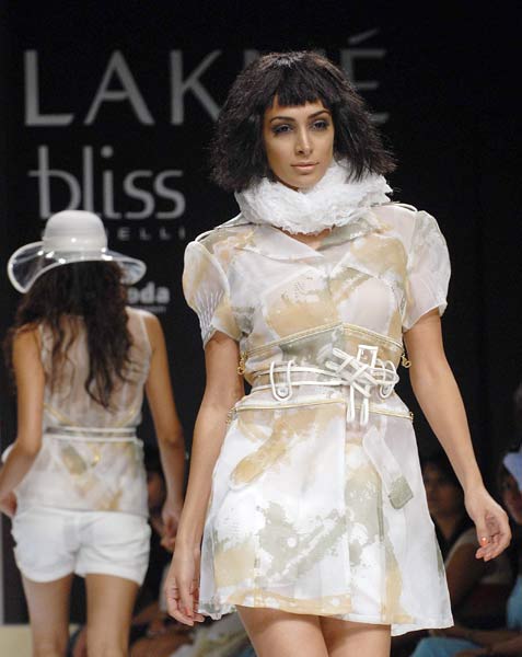 लैक्‍मे फैशन वीक '09: मंदिरा विर्क का कलेक्‍श्‍न