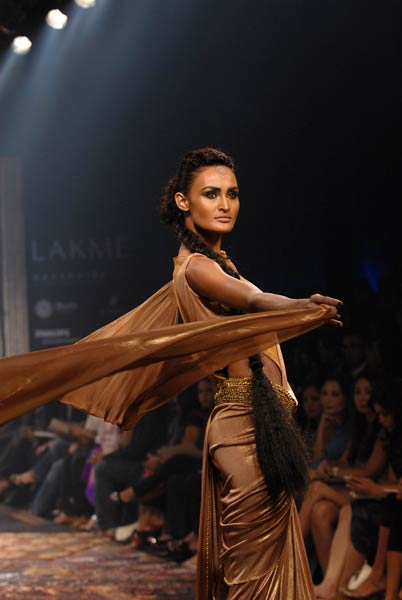 तरुण तहलियानी के डिजाइन परिधानों की धूम