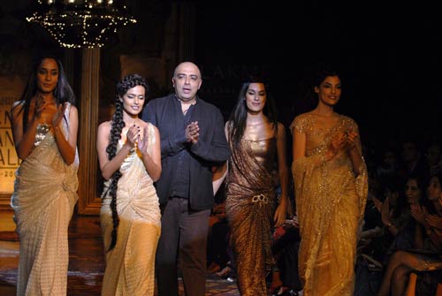 तरुण तहलियानी के डिजाइन परिधानों की धूम