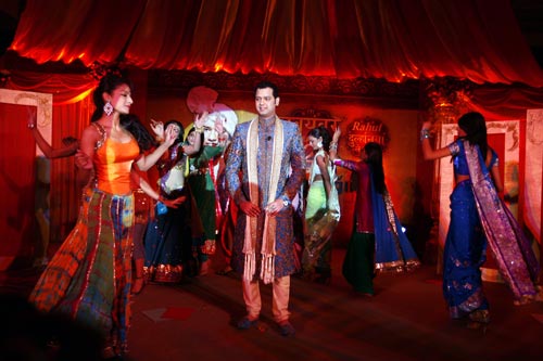 राखी सावंत के नक्‍शे कदम पर चले राहुल महाजन