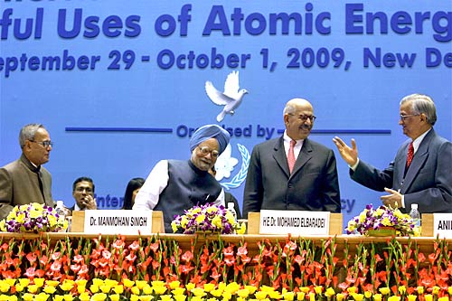 परमाणु ऊर्जा सम्मेलन में प्रधानमंत्री