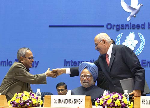 परमाणु ऊर्जा सम्मेलन में प्रधानमंत्री