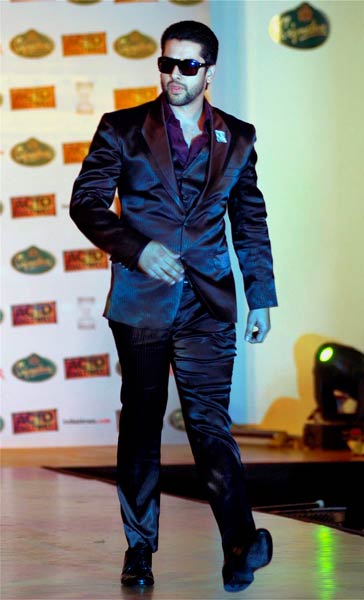 रैंप पर बॉलीवुड के सितारों का जलवा