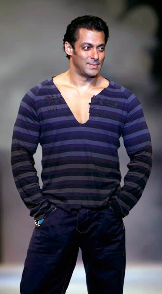 रैंप पर बॉलीवुड के सितारों का जलवा