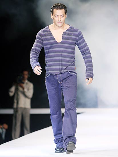 रैंप पर बॉलीवुड के सितारों का जलवा