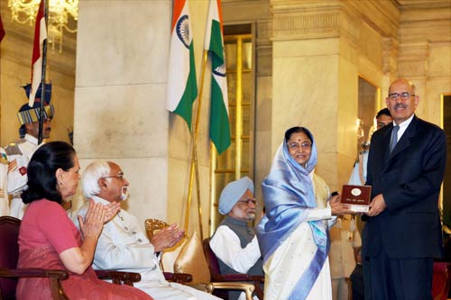 अलबरदेई को इंदिरा गांधी शांति पुरस्कार