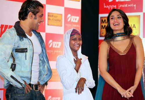 बच्‍चों के साथ सल्‍लू-करीना की मस्‍ती