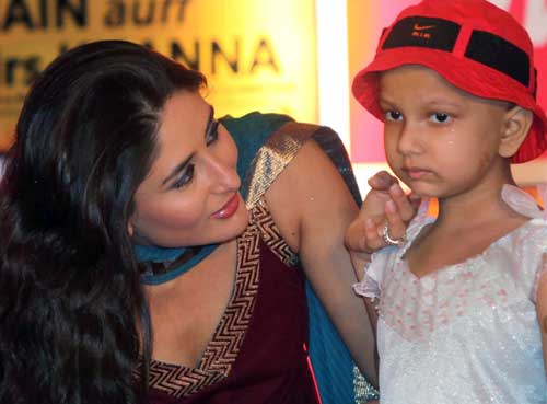 बच्‍चों के साथ सल्‍लू-करीना की मस्‍ती