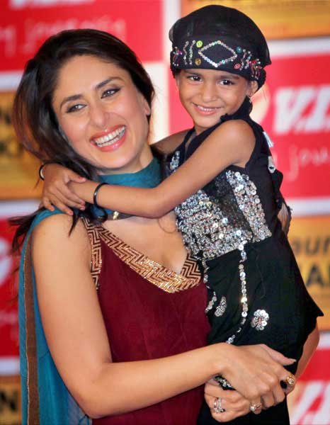 बच्‍चों के साथ सल्‍लू-करीना की मस्‍ती