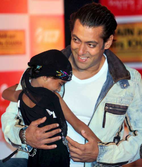 बच्‍चों के साथ सल्‍लू-करीना की मस्‍ती