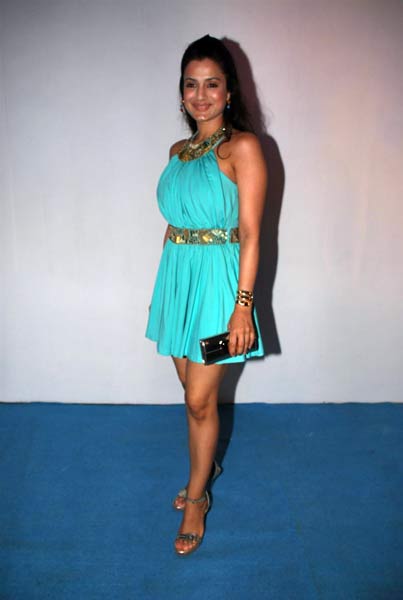 रैम्‍प पर एक साथ दिखे करीना-सैफ