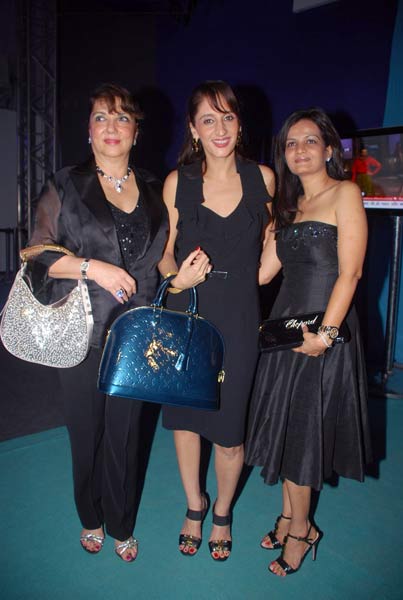 रैम्‍प पर एक साथ दिखे करीना-सैफ