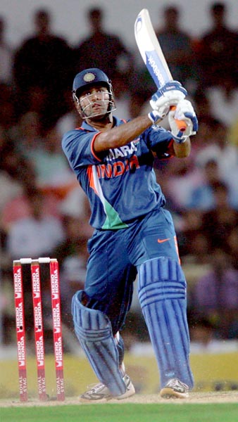 धोनी ने ऑस्‍ट्रेलिया को धो डाला