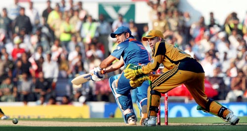 धोनी ने ऑस्‍ट्रेलिया को धो डाला