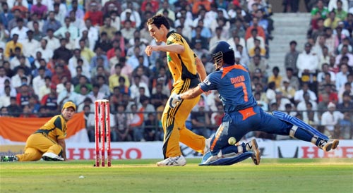 धोनी ने ऑस्‍ट्रेलिया को धो डाला