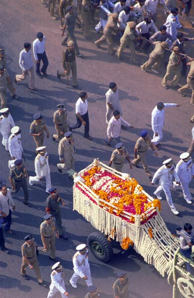 इंदिरा गांधी: एक युग का अवसान