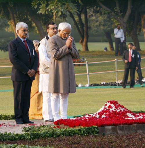 कृतज्ञ राष्‍ट्र ने याद किया इंदिरा गांधी को