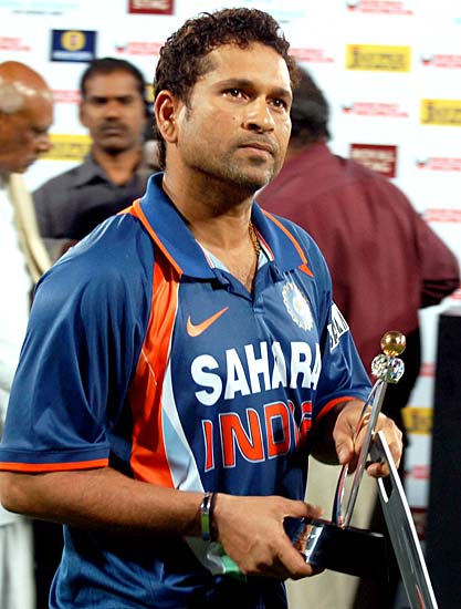 हैदराबाद में सचिन बने 17 हजारी