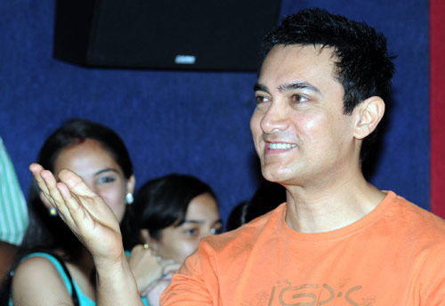 मीडिया से रु-ब-रु हुए '3 इडिएट्स' के कलाकार