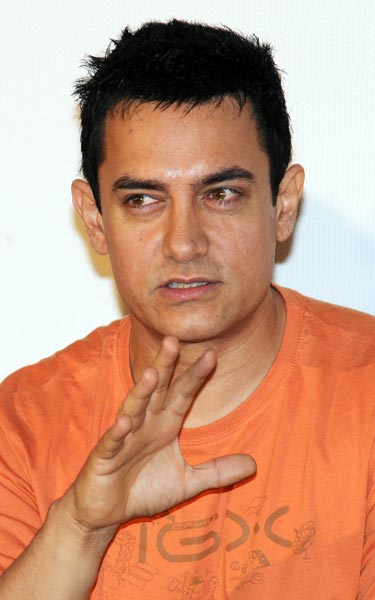 मीडिया से रु-ब-रु हुए '3 इडिएट्स' के कलाकार