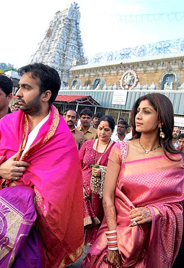 तिरुपति के दरबार में पहुंचे शिल्‍पा और राज कुंद्रा