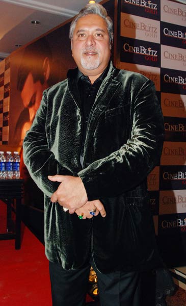 कॉफी टेबल बुक के लॉन्‍च पर आमिर-कैटरीना