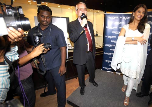 फिल्‍म 'पा' के प्रमोशन में जुटी ऐश्‍वर्या