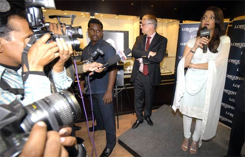 फिल्‍म 'पा' के प्रमोशन में जुटी ऐश्‍वर्या