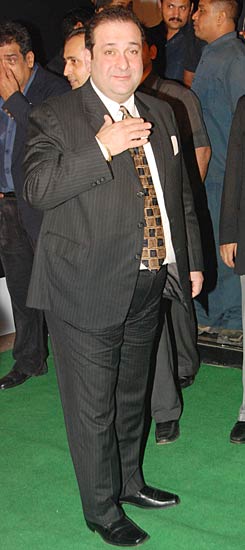 'पा' के प्रीमियर पर लगा सितारों का जमघट