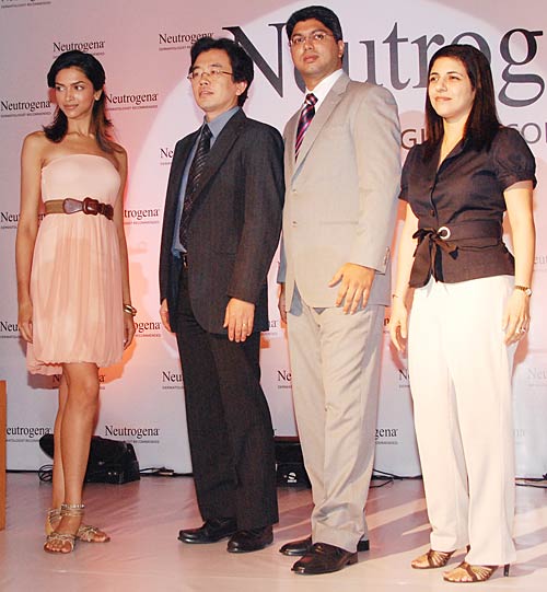 प्रोडक्‍ट लॉच के मौके पर दीपिका