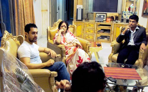 आमिर ने किया 'दादा' को क्‍लीन बोल्‍ड!